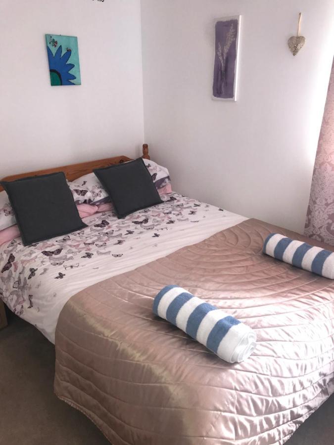 Modern&bright home in quiet&central area Inverness Extérieur photo