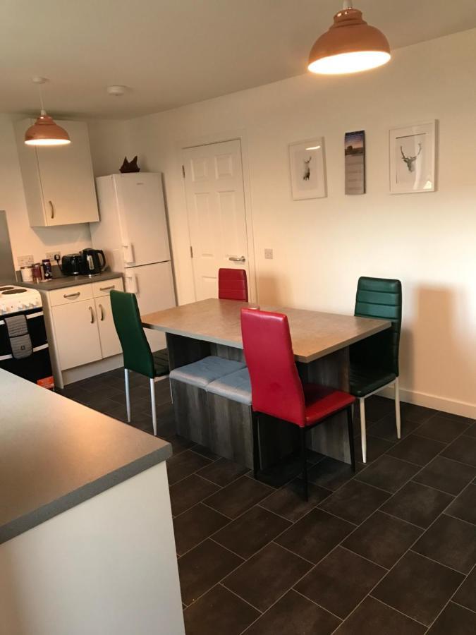 Modern&bright home in quiet&central area Inverness Extérieur photo