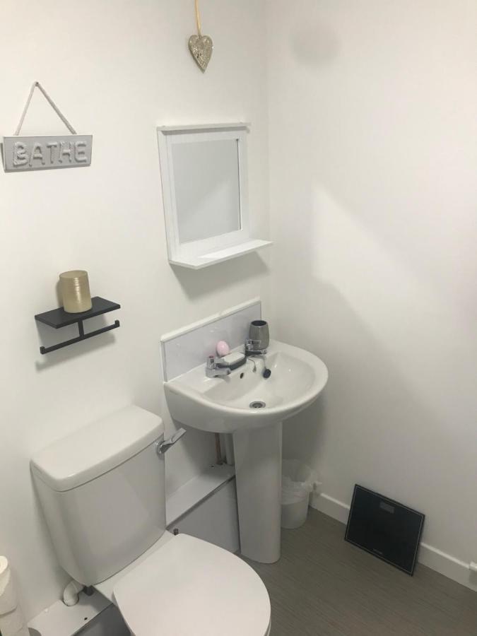 Modern&bright home in quiet&central area Inverness Extérieur photo